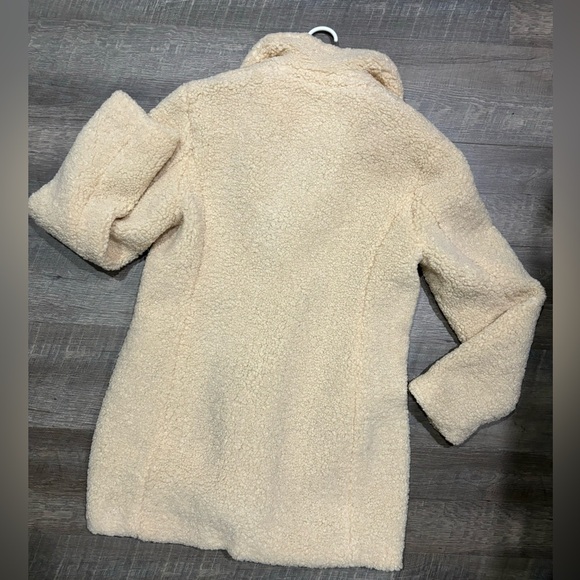 LIZ CLAIBORNE TEDDY COAT. (MED) - Picture 2 of 14